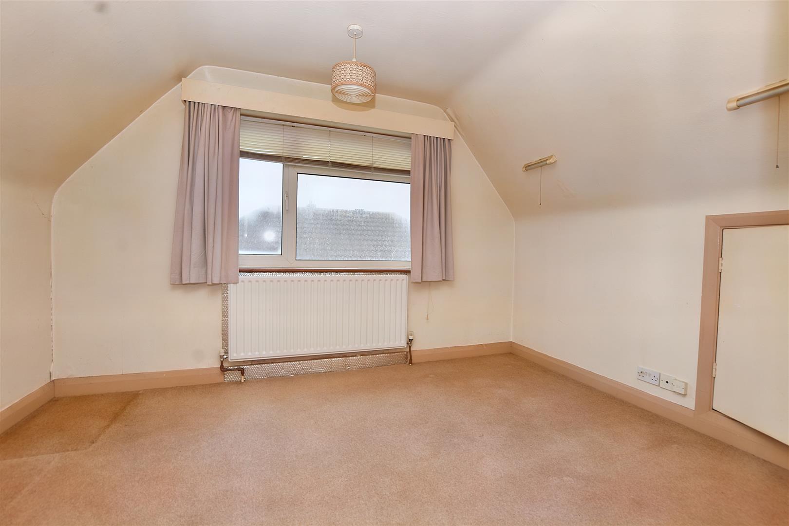 Property Details for Bay Avenue Pevensey Bay, Pevensey BN24 6LY Town